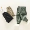 Byxor 2024 Spring New Baby Loose Cotton Toddler Boys Solid Casual Pants Infant Girl Fashion Harem LDREN KLÄDER H240508