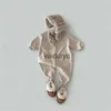 Rompers Pullover Spring Autumn New Spädbarn långärmad romper söt brev tryck nyfödd baby bomull jumpsuit singel bröstkläder 0-24m H240508