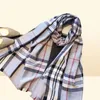 Ny högkvalitativ klassisk Lady Autumnwinter Cashmere Scarf Classic Letter Plaid Designer Scarf Shawl Size 18070cm Scarf Without B7143927