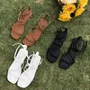 Sandaler Fashion Women Flat Heel smalt band tillbaka remmar sommar gladiator skor damer casure strand glider sand 2024