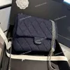 Camellia Patroon Ontwerper Dames Denim Klassieke Flap Bag Zilver Hardware Liefde Hart Gesp Metalen Ketting 25cm Blauw Medium Schouder Cross Body Handtas Zacht Luxe Portemonnee