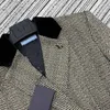 Kadınlar Suits Blazers Designer Ceket Ceket Giysileri Erken Bahar Yeni Ekleme Siyah Velvet Kavur Buluşum Kaynağı Desen Takım Ceket
