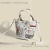 Totes 2 stk/set Zomer Schattige Kleine Beer Graffiti Mand Emmer Tas Vrouwen PU Gedrukt Handtas Nieuwe Trendy Clutch Portemonnee Composiet tas T240116