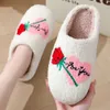 Pantofole in cotone a cuore grande con viso sorridente invernale di vendita caldo per San Valentino transfrontaliero per pantofole calde in peluche per la casa all'ingrosso da donna