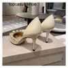 Jc jimmynessity choo femmes qualité chaussures hautes chaussures robes chaussures pompes sandales talons hauts dame pompes concept de design mariage nuptial aurélie pointues perles embelli