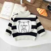 Pullover herfst winter nieuwe baby cartoon gebreide trui boy meisje gestreepte gebreide kleding casual veelzijdige baby dikke warme tops ldren kleding h240508