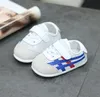 Småbarn barn sneakers pojkar flickor mesh andas utomhus casual skor 2024 vår baby mjuka bottnar första vandrare z6807