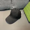 Kvinnors designer baseball mössa vackert läder canvas tyg vacker modekonstnär hatt mångsidig bokstavstryck fast färgglad casquette