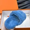 Deluxe Slide Luxury Fur Slippers Designer Wool Tlides Femmes Mentides Sandales hivernales Chaussures australiennes Moules décontractées Mules Sweet Shoes Taille 35-41