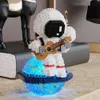 Noel Oyuncak Malzemeleri 1423pcs Guitar Astronot Modeli Aydınlık Montajlı Eğitim Blok Oyuncakları Ev Dekorasyonu Vaiduryb