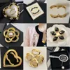 Femmes Designer Broches Cuivre Plaqué Or Cristal Strass Marque Lettre Bijoux Broche Charme Pin Hommes Femmes Mariage Vêtements Accessoires