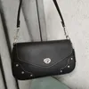 Millie 27 Retro Moda En Kalite Zincir Tasarım Twist Kilit Açma ve Kapanış Rafine Cobblestone Deri Klasik Çanta Omuz Messenger Çantası Büyük Siyah.