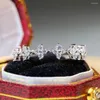 Anelli a grappolo Gioielli di moda Argento di lusso Personalizzato Set di fidanzamento per matrimonio Set regalo di compleanno per anniversario