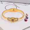 Design de mode 3 couleurs femmes bracelets chiffres romains en trois dimensions couleur CZ pierre changement diamant évidé titane acier Bra271W