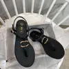 Französische Designer-Frauen-Hausschuhe mit Clip-Zehe, flache Sandalen, Sommer-T-gebundene Damenschuhe, Strand, lässige Frau, Luxuskanal, Flip-Flops, modische Damen-Lederschuhe, AA