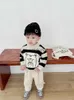 プルオーバー秋の冬の新しい赤ちゃん漫画ニットセーター少年少年縞模様のニットウェアカジュアル汎用幼児厚い暖かいトップスldren服H240508