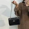 ウエスタンエンプレスダウガーサターンスモールスクエア女性の新しいファッションワニチェーンショルダー多目的クロスボディ携帯電話工場オンライン70％販売
