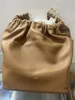 La borsa Squeeze in pelle di pecora nappa può essere indossata come borsa a mano a tracolla con tracolla a catena regolabile Borsa a catena da donna di design Borsa tote di lusso