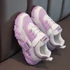 Spring White Sports Sneakers Wsuń na miękkie dolne buty tenisowe dla dziewczynki dla dzieci Buty dla dzieci Buty na świeżym powietrzu 2024 Nowe sportowe trampki Casual Rozmiar 26