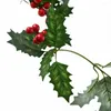 Dekorativa blommor Lägg till en färg i ditt hem med vårt konstgjorda bär Holly Garland 18 m långt perfekt för juldekorationer