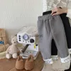 ズボン冬の新しい赤ちゃんとベルベットの厚いレギンス幼児温かいズボンかわいいベア刺繍子供