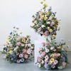 Dekorative Blumen, polychrome Tischaufsätze für Hochzeiten, Ballfotografie und Po-Fassung, Bodenblumen, Rosen, Blumenarrangement, Schaufenster