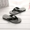 Slippers 2024 Summer Men Flip Flops Beach Sandals غير زلالة غير رسمية أحذية مسطحة الحمام منزل داخلي للشرائح في الهواء الطلق