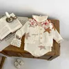 Ensembles de vêtements 2024 Spring New Baby Girl Star Pattern Set Tricoted Set Infant Sans manche BodySuit de poche + Cardigan Coat 2pcs Suit Toddler Outfits H240508