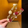 Ladies eleganckie winoroślą winoroślą akcesoria do włosów HEALDRESS Girls Vintage Metal Flower Pearl Red White Rose Tiara Hairbands 240119