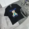 Lyxdesigner T-skjorta Mens skjortor för män Tide Sprayed Streetwear Letter Cotton Bear Bur Summer Men's T-shirt med Cute Cartoon Bear Print