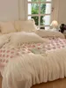 Set di biancheria da letto francese tridimensionale con ricamo rosa, tutto in cotone, set di quattro pezzi di puro fiocco lungo per ragazze