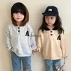 Hoodies tröjor 2024 våren ny ldren långärmad hooded tröja brev tryck pojkar flickor casual hoodie lösa baby topps barn kläder h240508