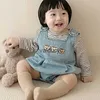 Rompers 2023 Spring New BayBoy Boy Girl Bear Print Neeveless Bodysuit Infant Fashion Cartoon Denim Ovalls Overse