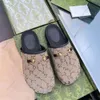 Designer Zoccoli Pantofole di lusso Scivolo Donne di marca Sandali con piattaforma cava in gomma Infradito con graffi interbloccanti G Belle scarpe da spiaggia soleggiate