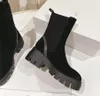 Gli stivali Martin in morbida pelle a testa tonda autunno e inverno sono avvolti con suole spesse impermeabili per aggiungere moda snellente e versatile alle scarpe corte da donna con scatola