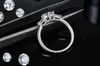 Band Ringen HanYu Klassieke Zes Klauw Drie Stenen RFor Vrouwen S925 Zilver 1Ct Ronde Moissanite Diamond WeddRings J240119