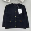 Maglioni da donna Designer Brand Cardigan in cashmere girocollo lavorato a maglia a vento, tasca dolce e ampia, giacca con fibbia in metallo, nuovo prodotto di inizio autunno HDEO