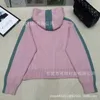 Kvinnors tröjor Designer Brand Wind Round Neck Hooded Dragkedja Stick Cardigan Pink Girl Style Sweet Little Jacket 2023 Ny produkt 5xpt