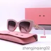 Designer Mui Mui Solglasögon Cykel Luxury Fashion Sports Polarize Miui Miui Solglasögon Mens Womans Summer Vintage Driving Beach Leopard Goggle Square Sun Glasses