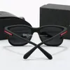 Óculos de sol de designer de moda para homens mulheres óculos clássicos óculos Sungmmer Outdoor Beach Sun Óculos Mans Womans Opcional Assinatura Triangular com Caixa