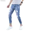 Jeans da uomo stile coreano vita media tasche con cerniera con bottoni uomo slim fit jeans skinny strappati pantaloni slim fit denim streetwearL240119