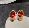 2024 designer de luxo pedras preciosas vermelhas e pretas embrulhadas com brincos de letras douradas para mulheres moda jóias homem sem caixa