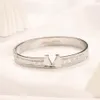 Diseñador de la marca Letras Pulseras Cristal Plata Chapado en oro Acero Staiess Brazaletes de la suerte Brazaletes Mujeres Niñas Fiesta de bodas Brazaletes con dijes Regalo de joyería con sello