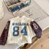 후드 티 스웨트 셔츠 2023 Winter New Ldren Long Sleeve 따뜻한 스웨트 셔츠 패션 편지 인쇄 소녀 플러스 벨벳 두꺼운 풀오버 키즈 플리렉 탑 H240508