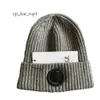 Cp Hat Designer Deux lentilles Lunettes Lunettes Bonnets Hommes Cp Chapeaux Tricotés Casquettes De Crâne En Plein Air Femmes Inévitable Bonnet D'hiver Noir Gris Bonnet 4071