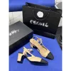 Diseñador Sandalias clásicas Zapatos de vestir de boda para mujer de alta calidad Verano Tacones gruesos gruesos Moda Cabeza redonda Diapositivas Plataforma de cuero Bombas profesional AAA