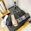 Lady Triangle Fablippers Prad haft haft sandałowy luksusowe buty swobodne dla mężczyzn designerskie slajdko basen sandale mody sandale na zewnątrz suwaki dhgate klapki klapki