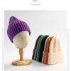 BERETS GOLEXURY 2024 VINTER HARAJUKU BEANIE KNITT HAT Kvinnor Fashion Warm Stripe Gorro Men Hip Hop Skullcap Short Unisex Basic Cap