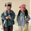 Giacche 2024 Spring Nuovo londe Giacca di jeans a maniche lunghe sciolte per bambini pavimenti casual ragazza di moda jeans cardigan da 1-6 anni abiti per bambini h240508