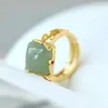 Klusterringar tredimensionell design naturlig Hetian Jade Square Open Ring Kinesisk stilmönster Hantverk Ljus lyxiga kvinnors silversmycken